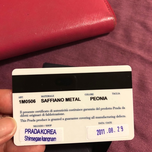 SOLD❤️Authentic Prada Saffiano Leather Zip Wallet - Picture 9 of 14